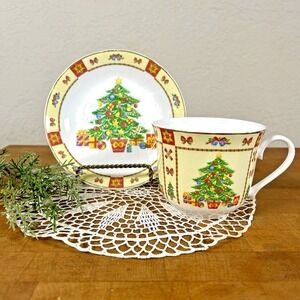 1997 Roy Kirkham Christmastime Fine English Bone China Cup & Saucer Set, 12 oz